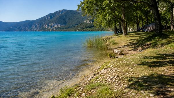 Le charme perturbant du camping au lac de Sainte Croix