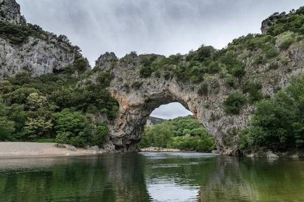 Découvrez le Glamour du Camping 5 Étoiles Luxe en Ardèche : Confort et Nature à Votre Service