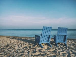 Deux chaises sur la plage de Saint Gilles Croix de Vie